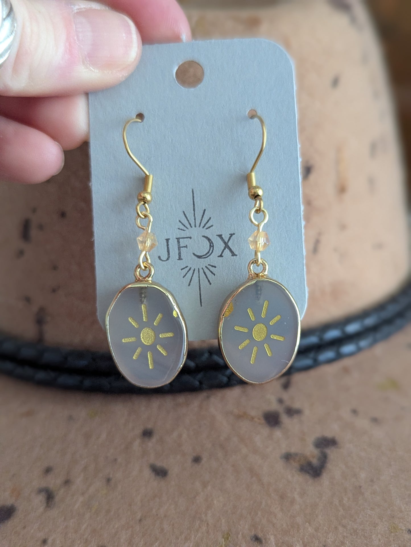 Pendientes de sol de ágata grabada