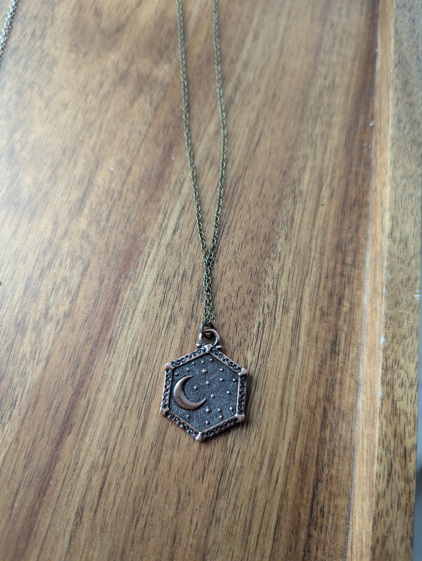 Collar de luna y sol de latón de doble cara