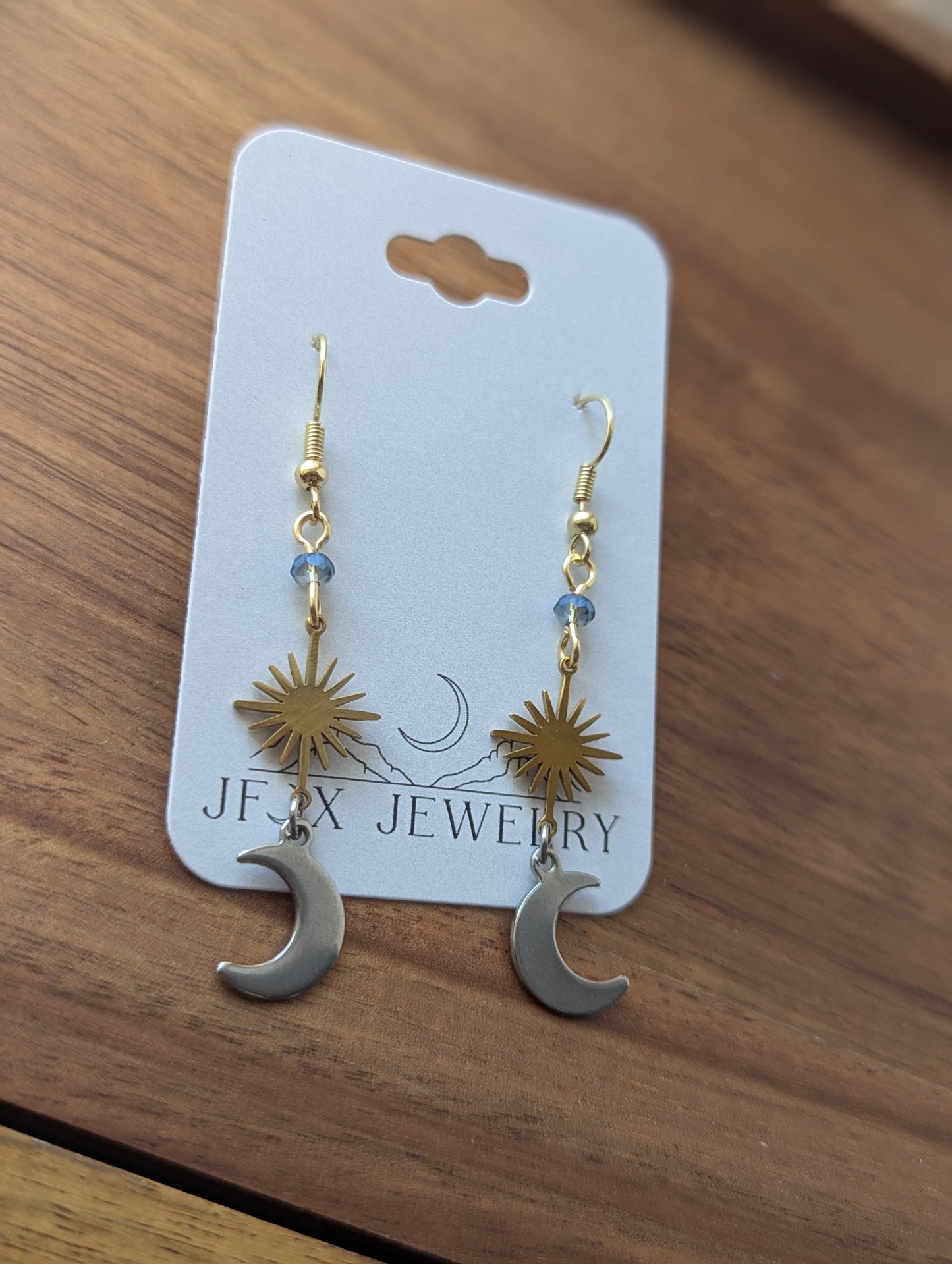 Pendientes de acero inoxidable de metal mixto con luna creciente y rayos de sol