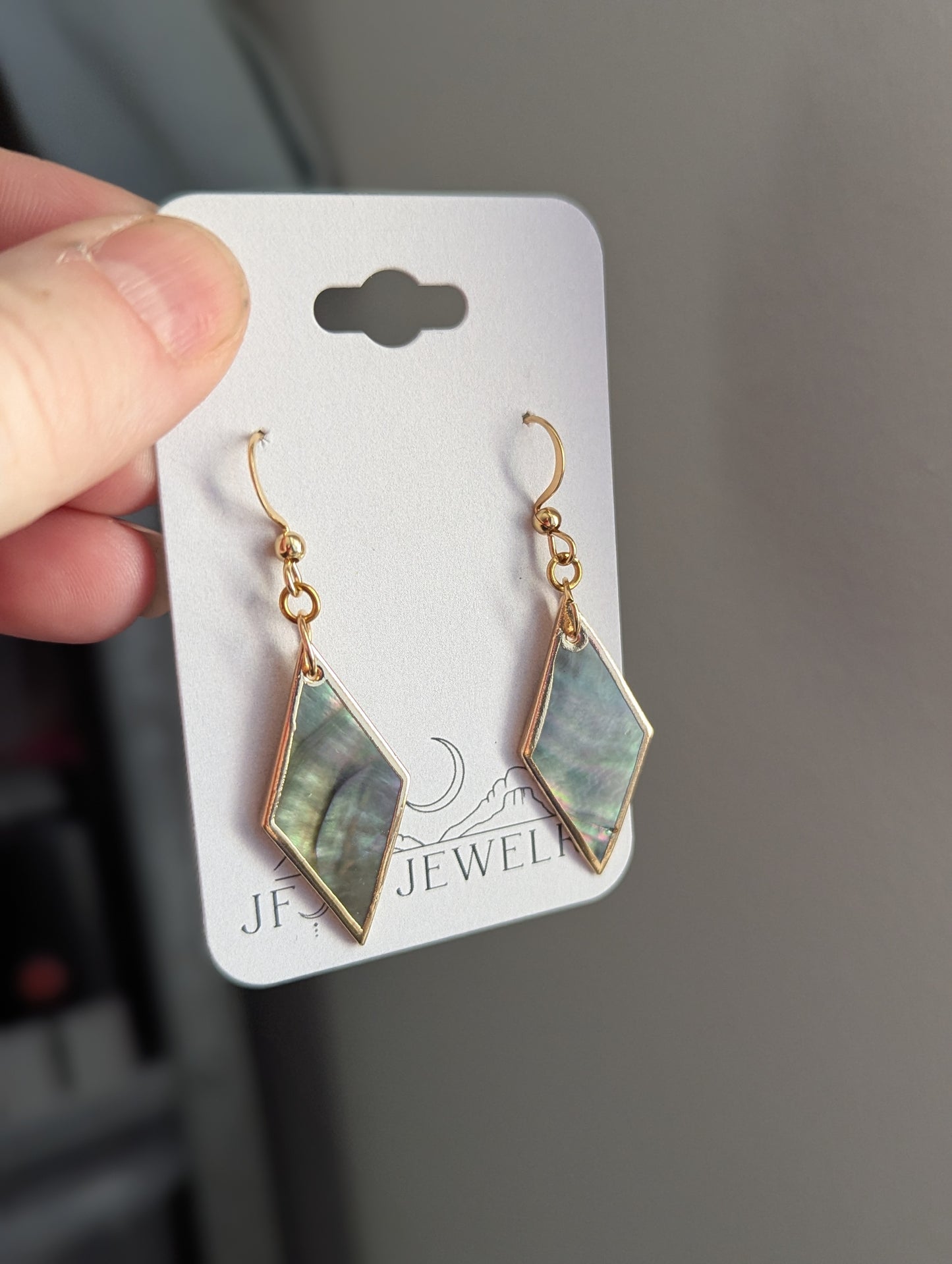 Pendientes de oro con diamantes y concha de labio negro