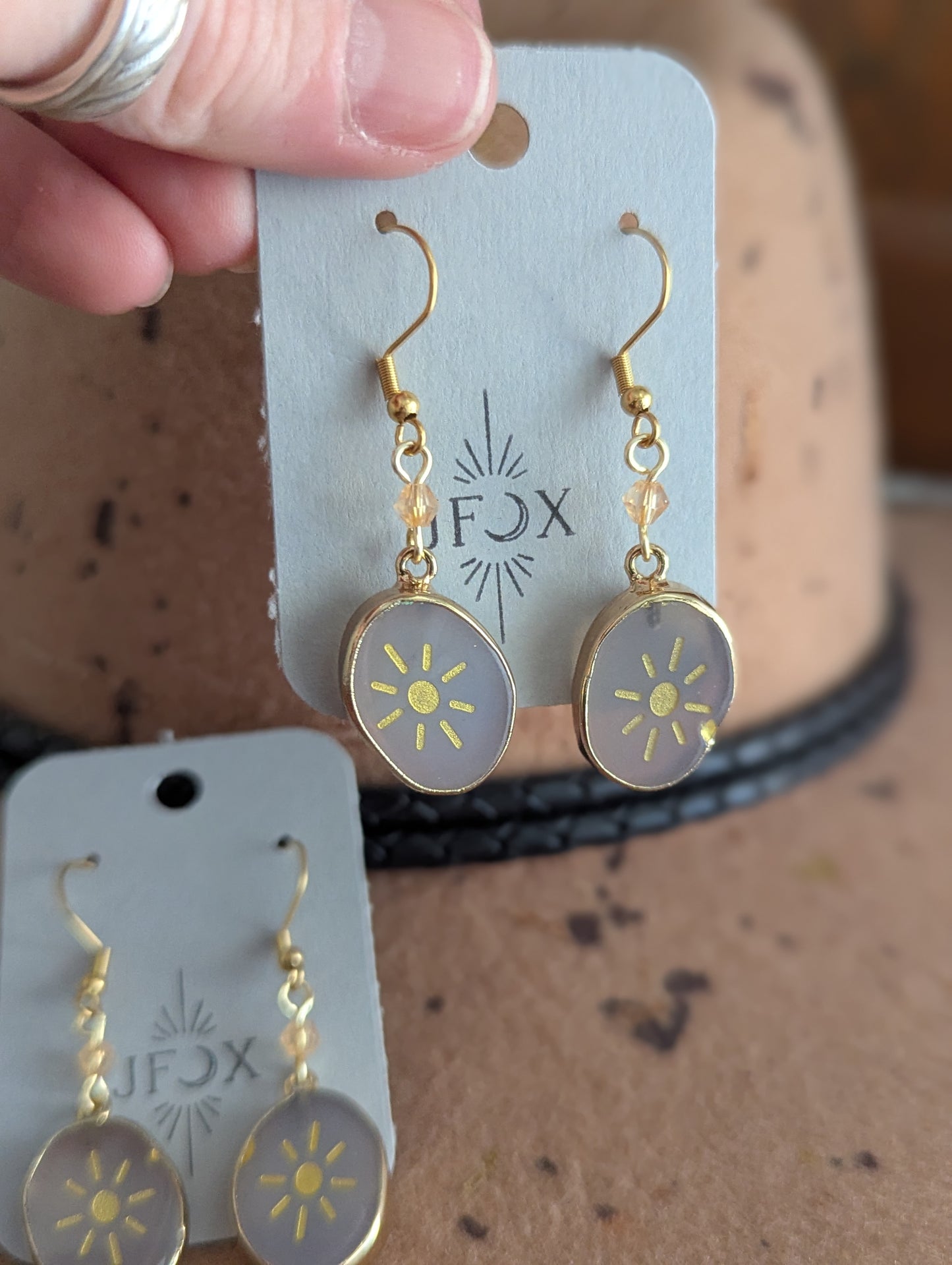 Pendientes de sol de ágata grabada