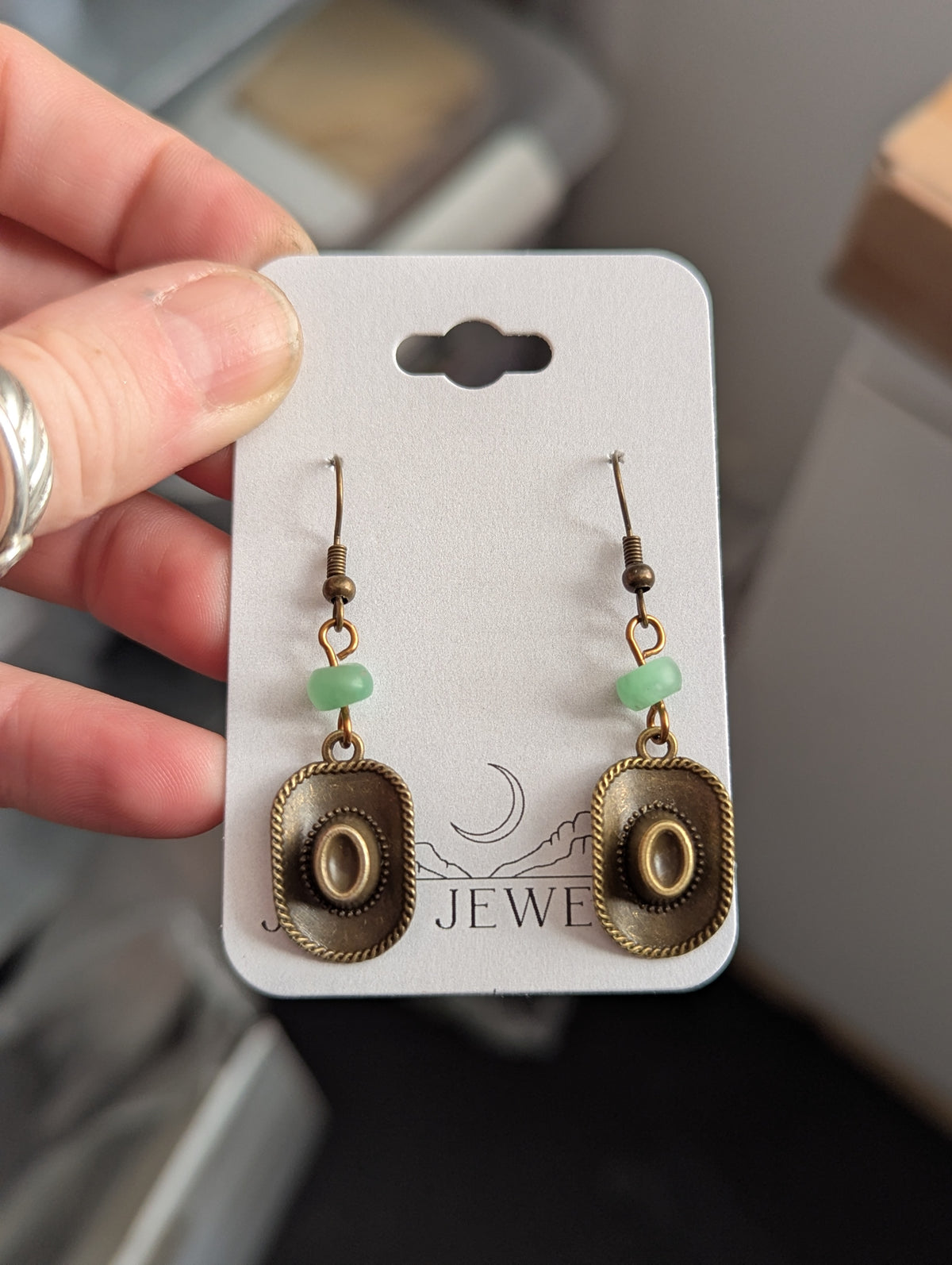Pendientes de sombrero de vaquero (plata o latón)