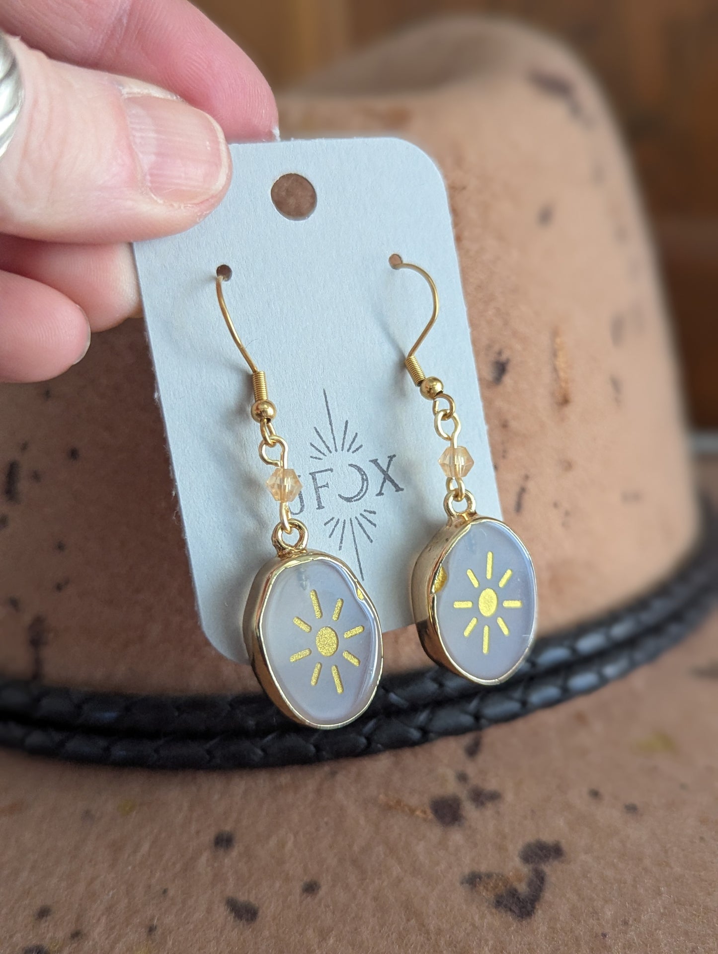 Pendientes de sol de ágata grabada