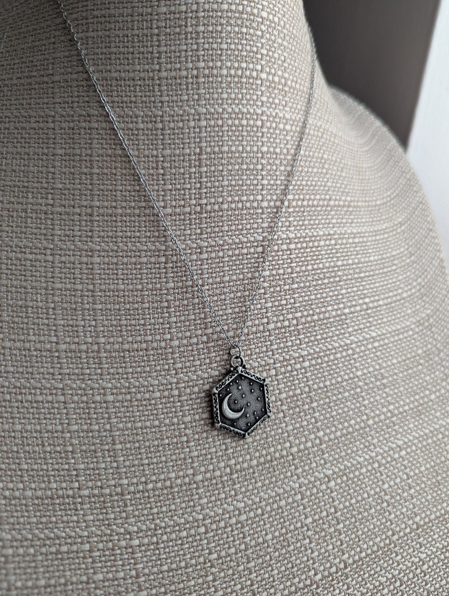 Collar de luna y sol de latón de doble cara