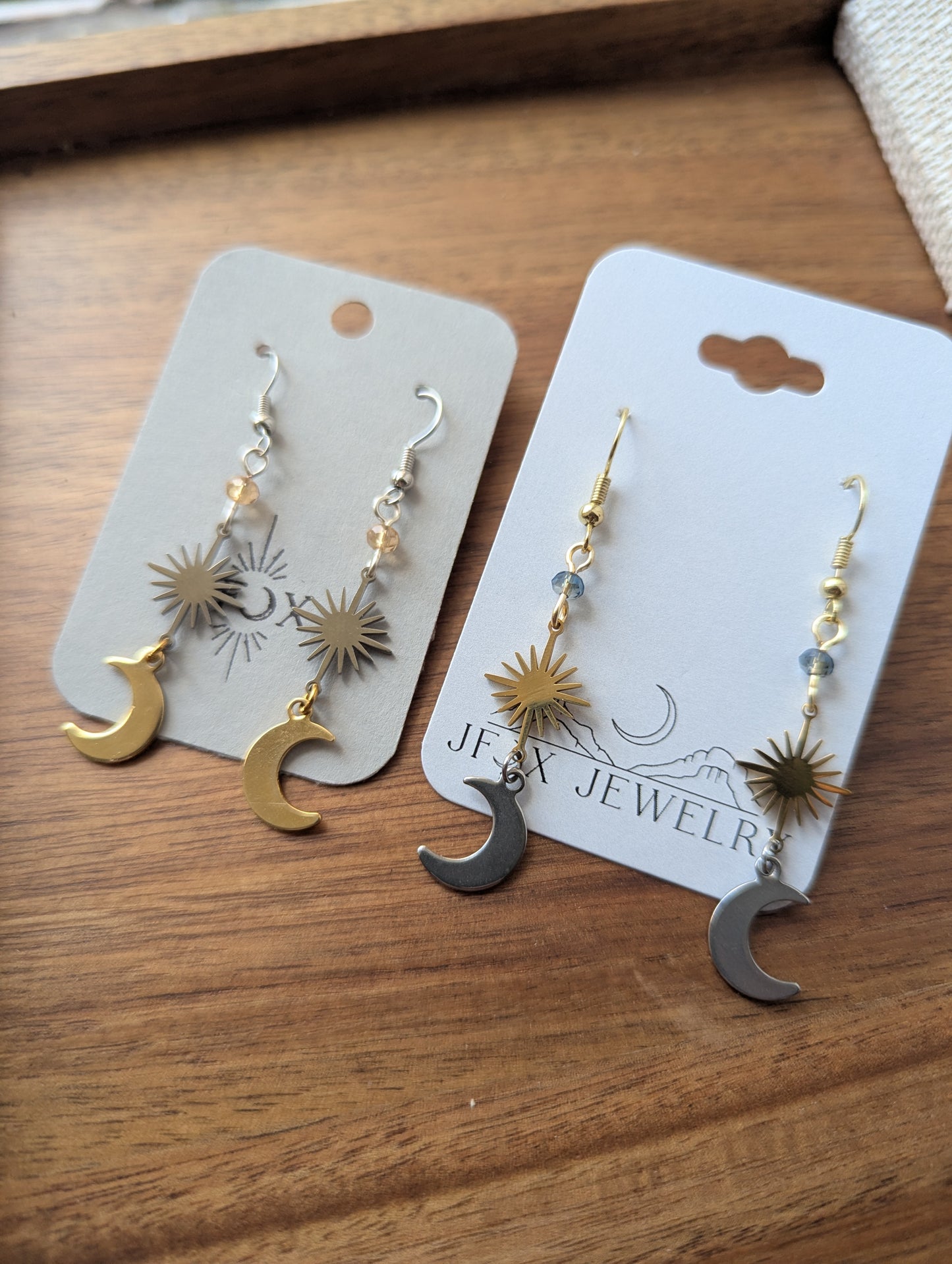 Pendientes de acero inoxidable de metal mixto con luna creciente y rayos de sol