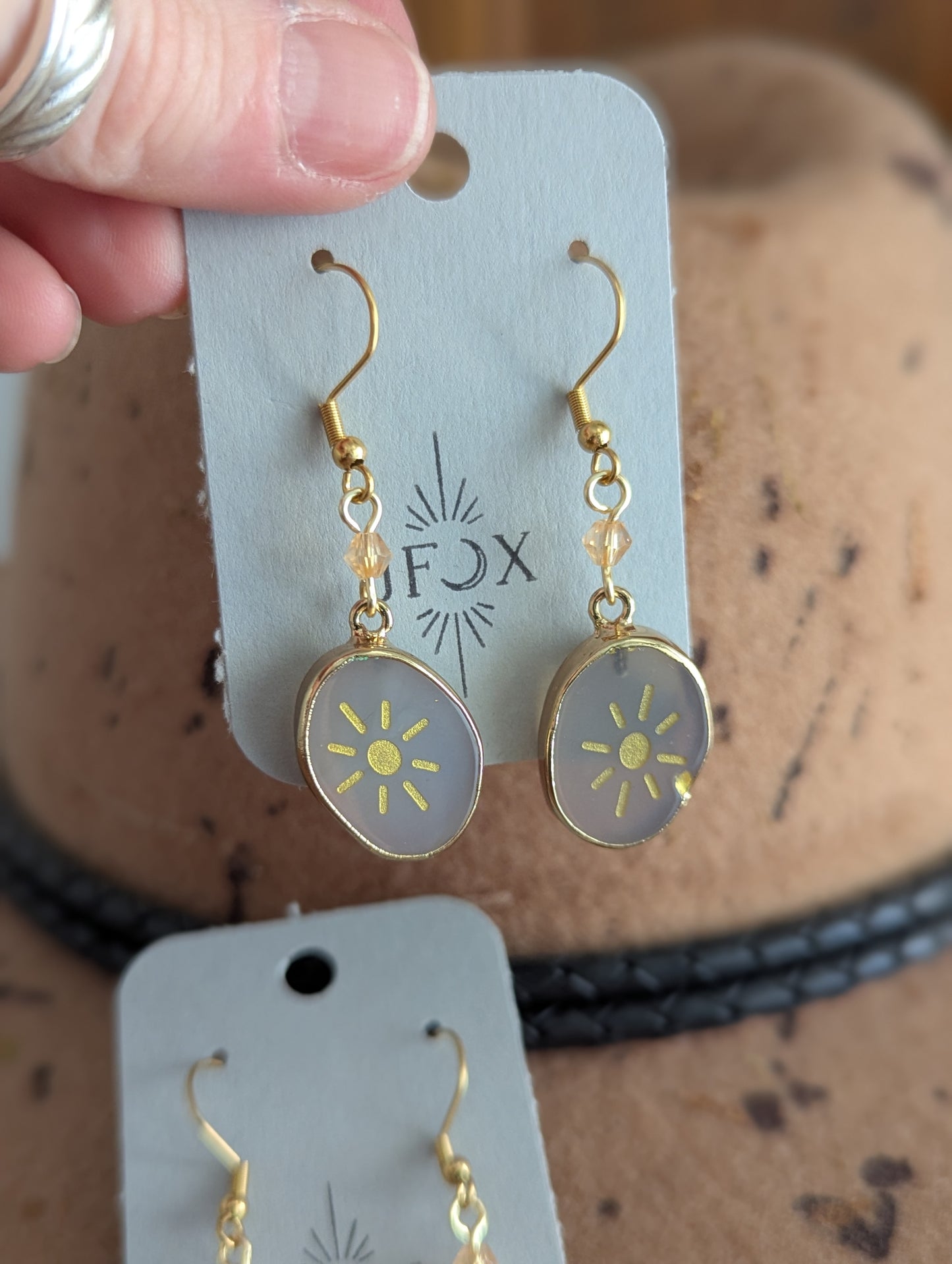 Pendientes de sol de ágata grabada