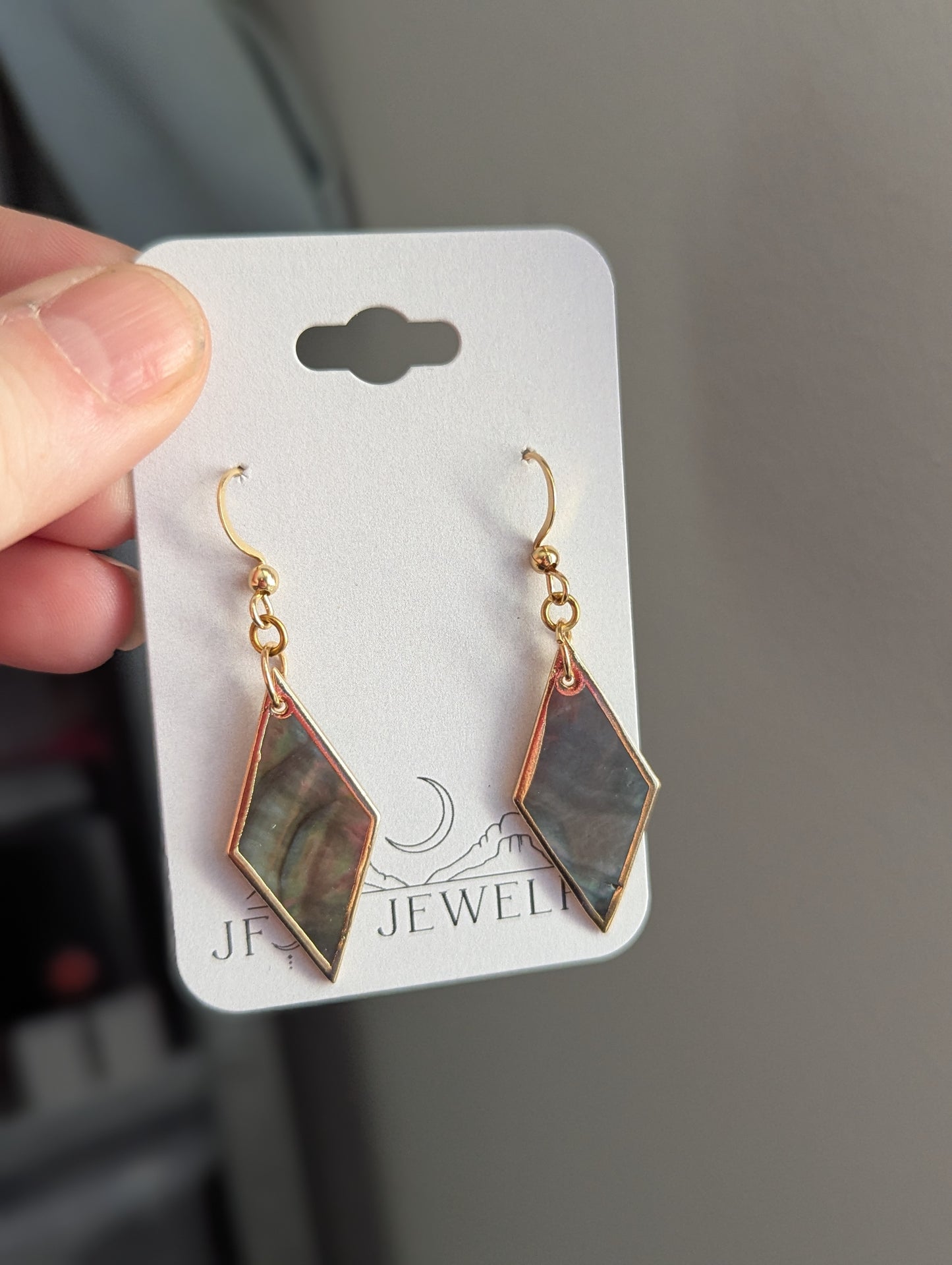 Pendientes de oro con diamantes y concha de labio negro