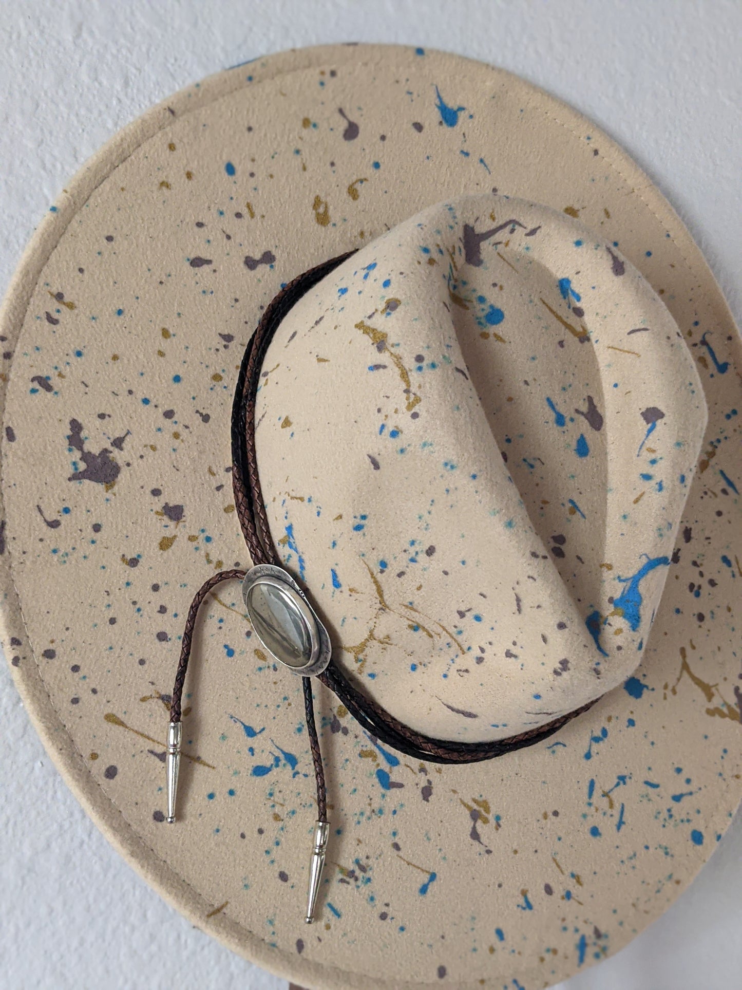 Wide Brim Beige Splatter Hat with Amethyst Hat Band - Size Large