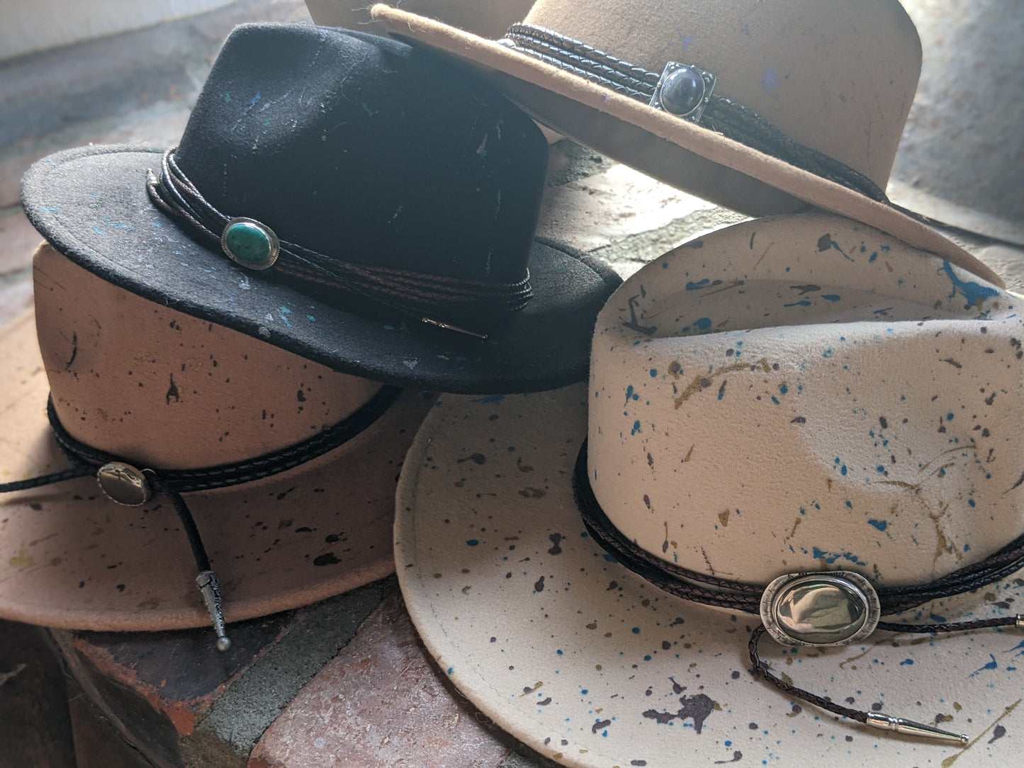 Wide Brim Beige Splatter Hat with Amethyst Hat Band - Size Large