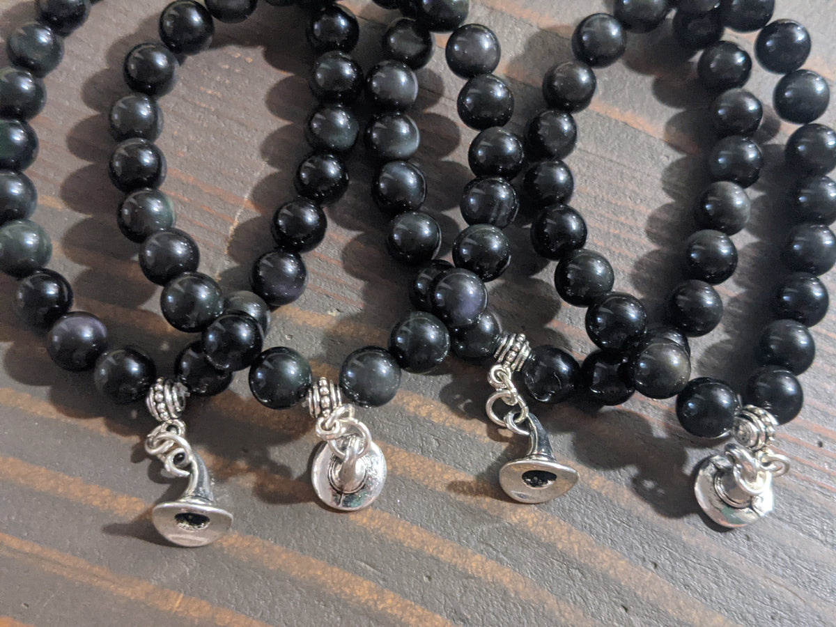 Pulsera de edición limitada de otoño con sombrero de bruja de obsidiana arcoíris y dije de Halloween