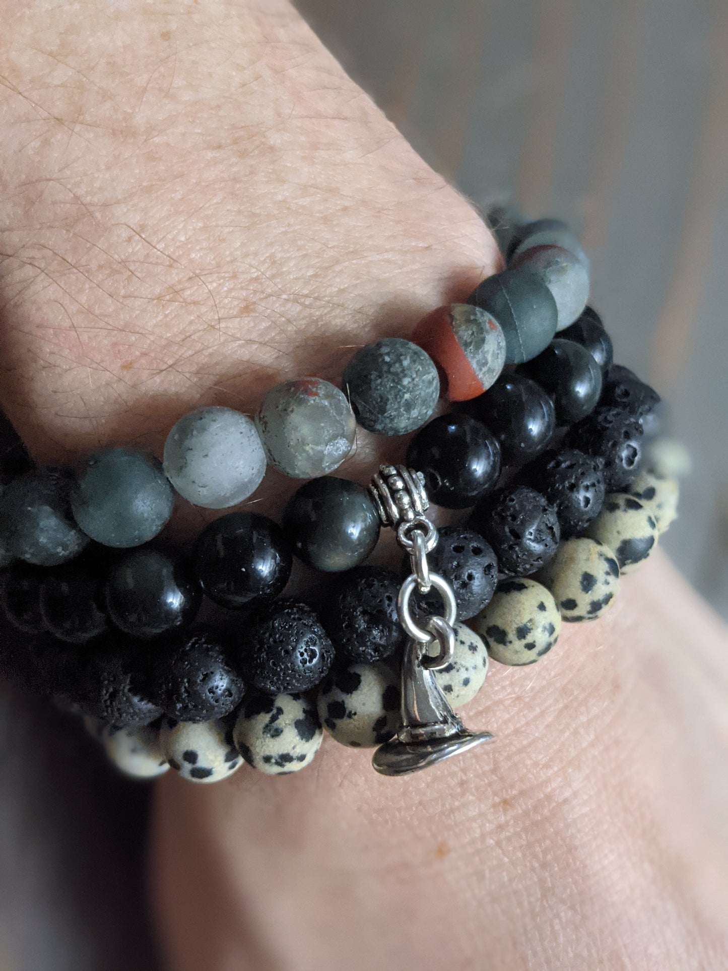 Pulsera de piedra de sangre africana (varios tamaños disponibles)